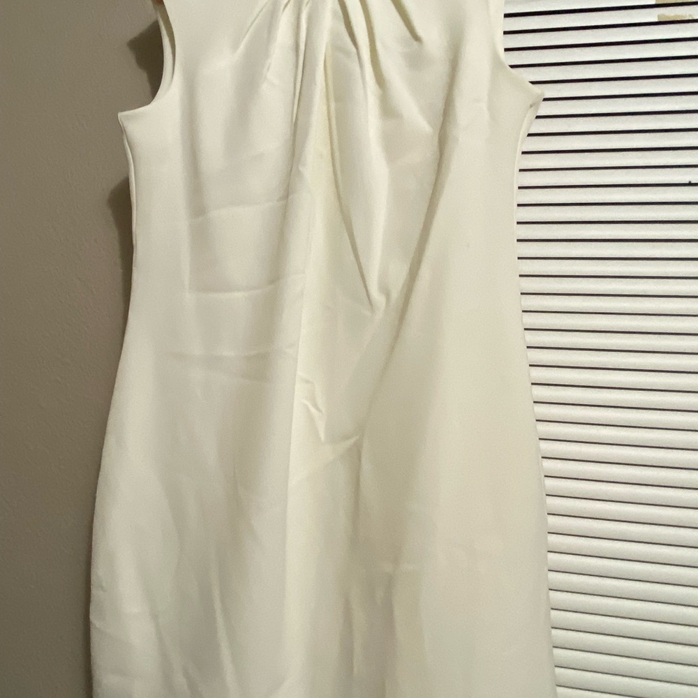 Elegant White Sleeveless Dress